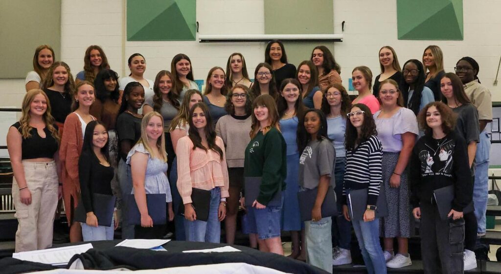 Photo of the young ladies in the Chanson ensemble '24 - '25